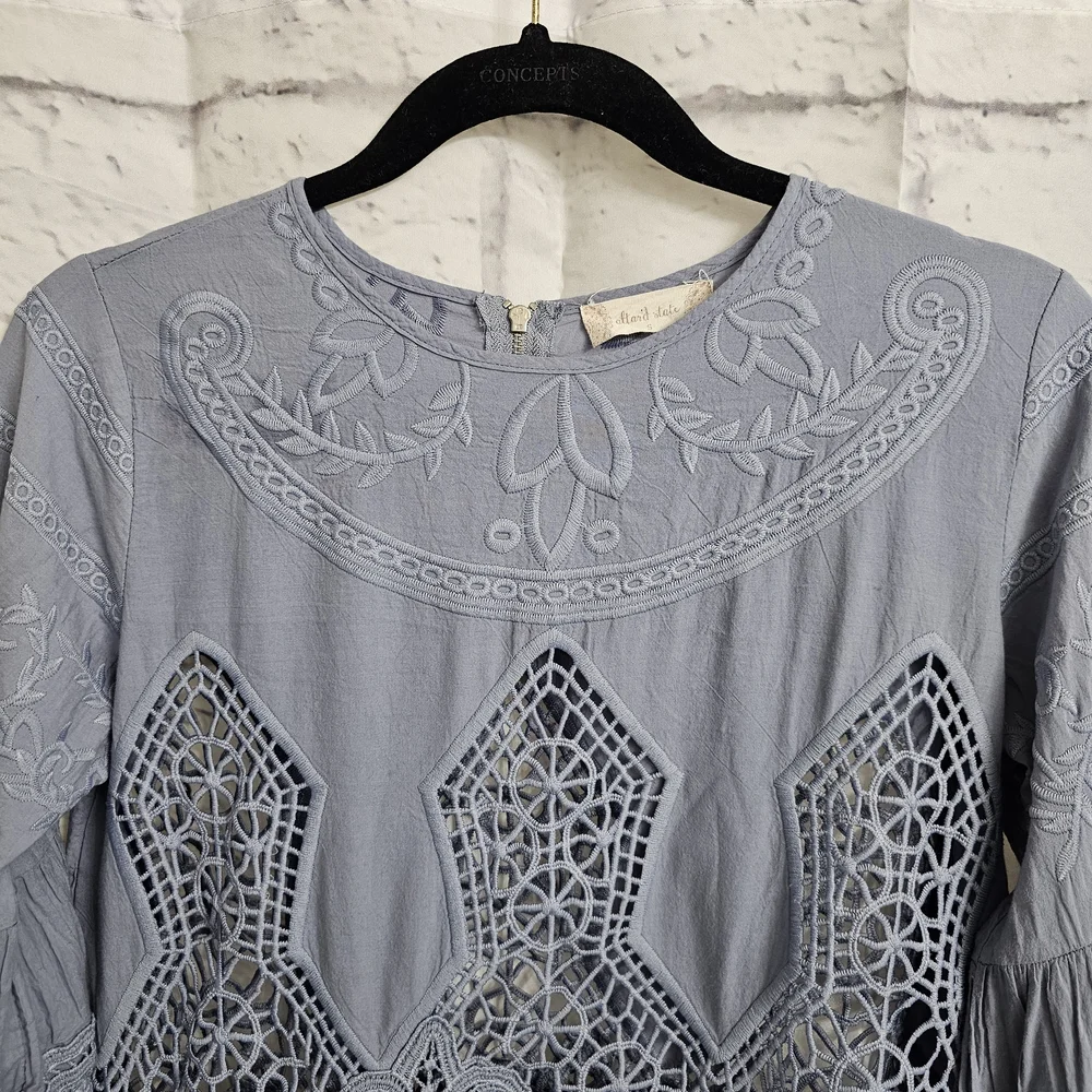 Altar’d state women Sz S crocheted lace bell sleeve 100% Cotton blouse top blue
